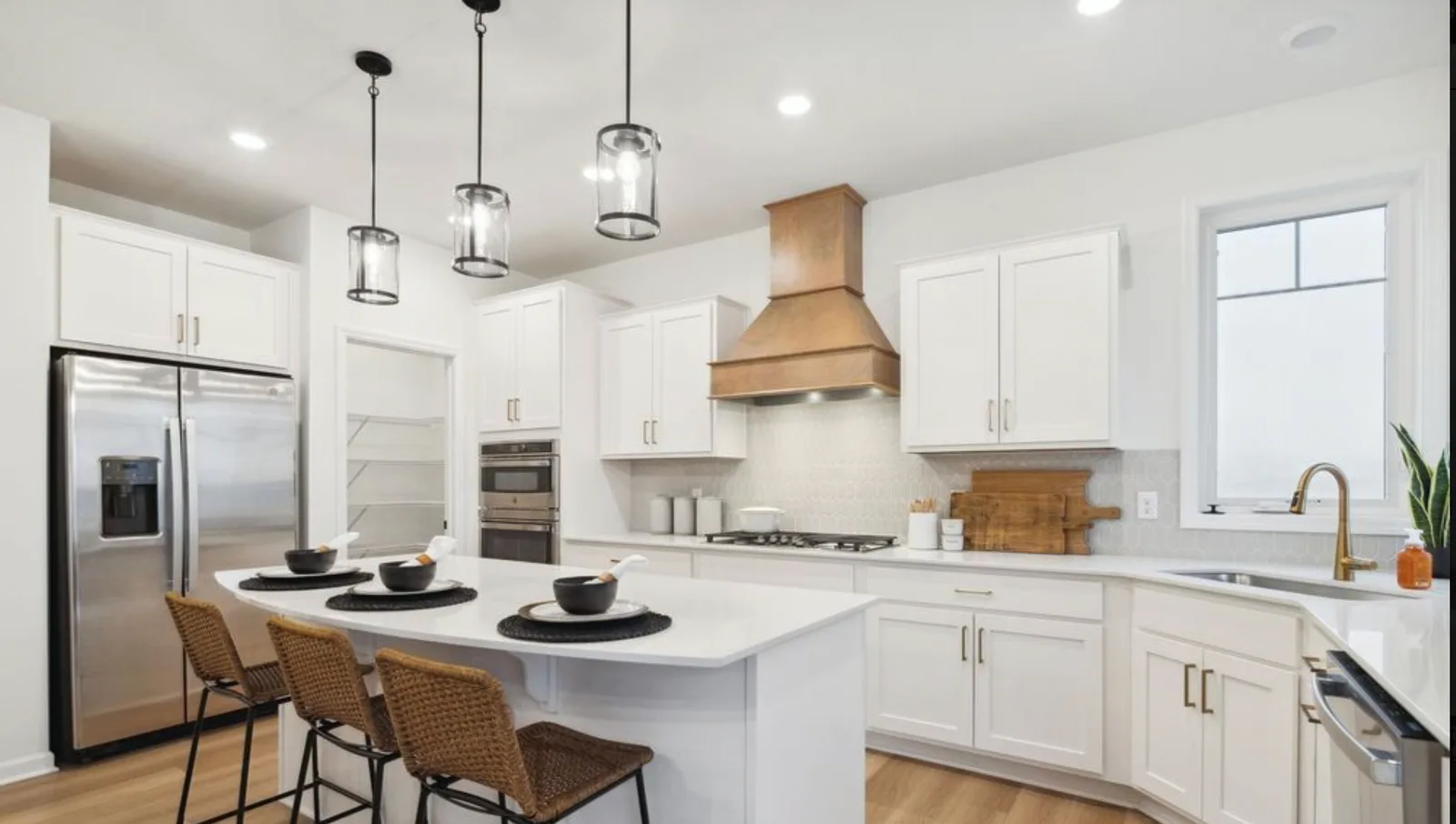 Leon’s Countertops custom kitchen